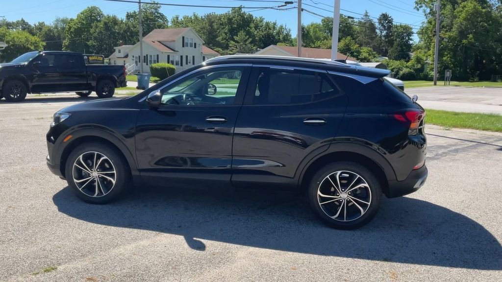 Used 2021 Black Buick Select image 2