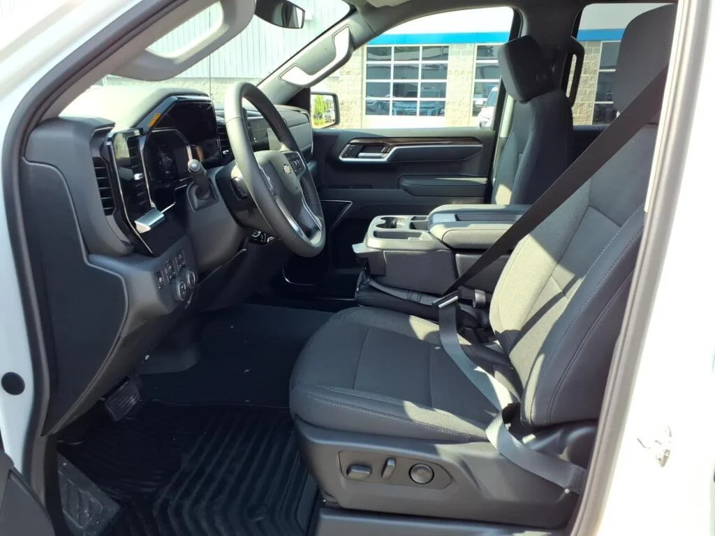 New 2026 Summit White Chevrolet LT image 7