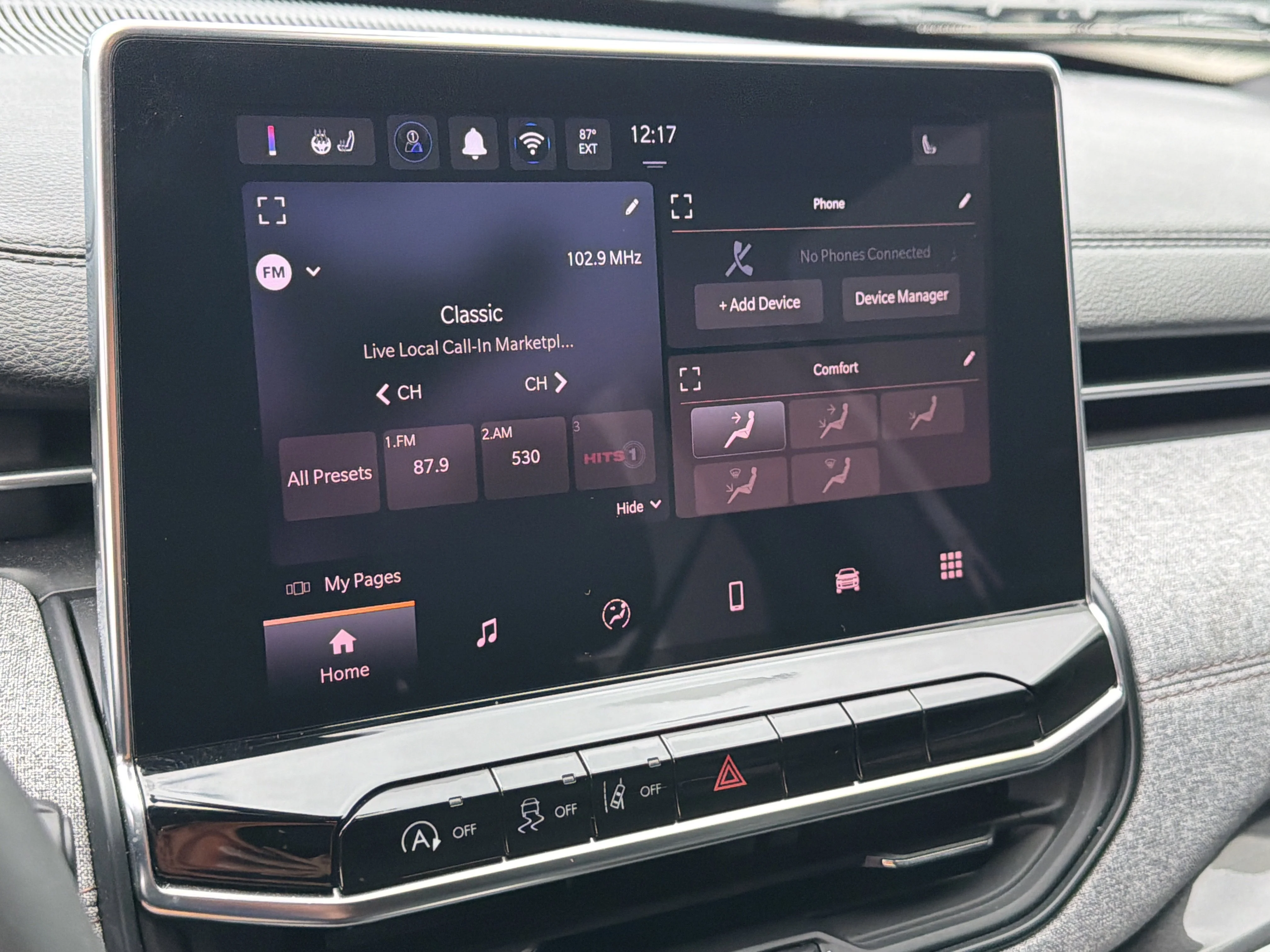 Used 2024 Diamond Black Crystal Pearlcoat Jeep Latitude Lux image 20