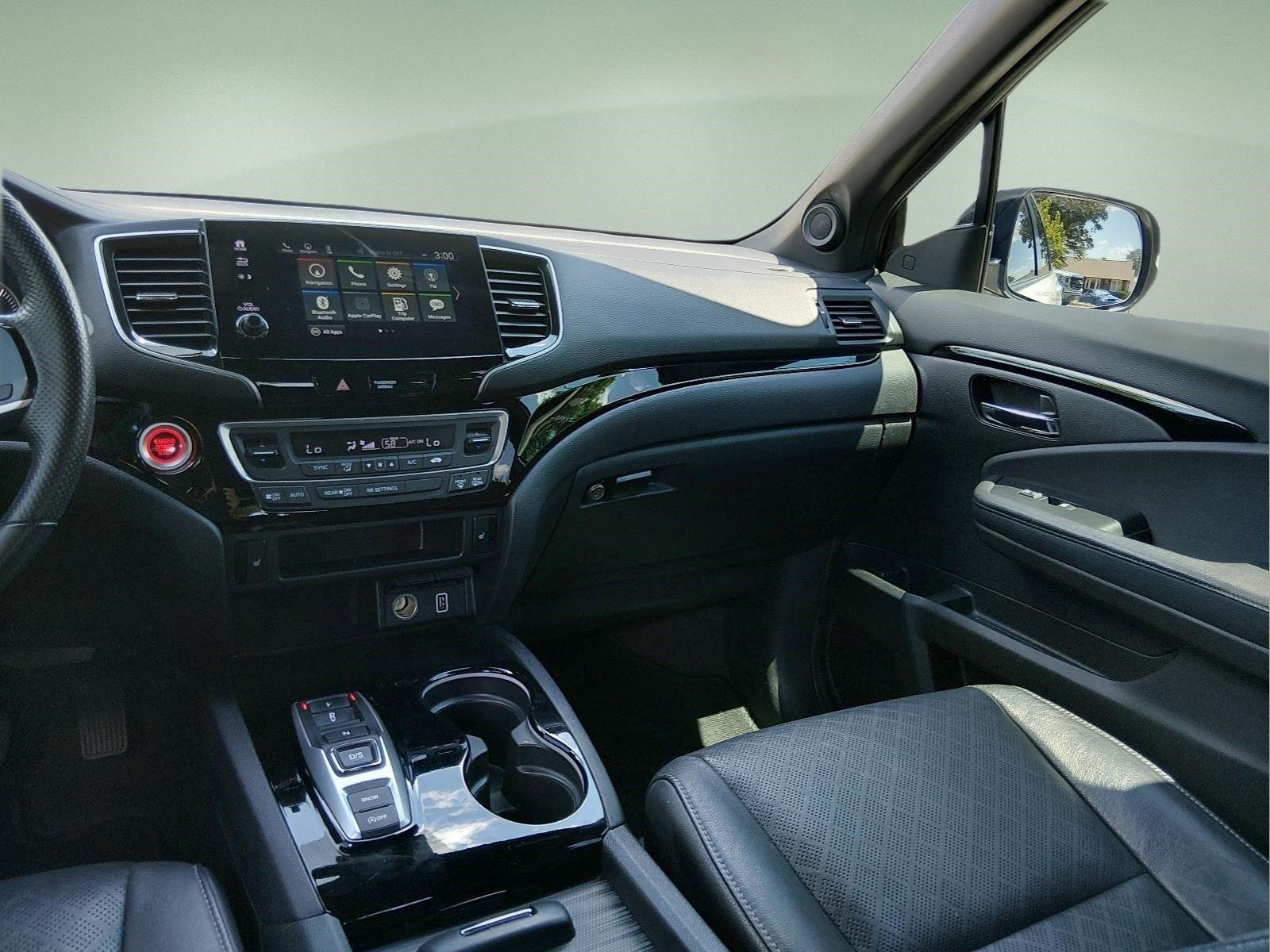 Used 2019 White Diamond Pearl Honda Touring image 11