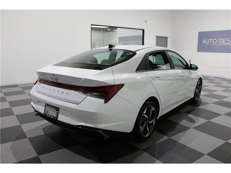 Used 2021 Quartz White Hyundai SEL image 4