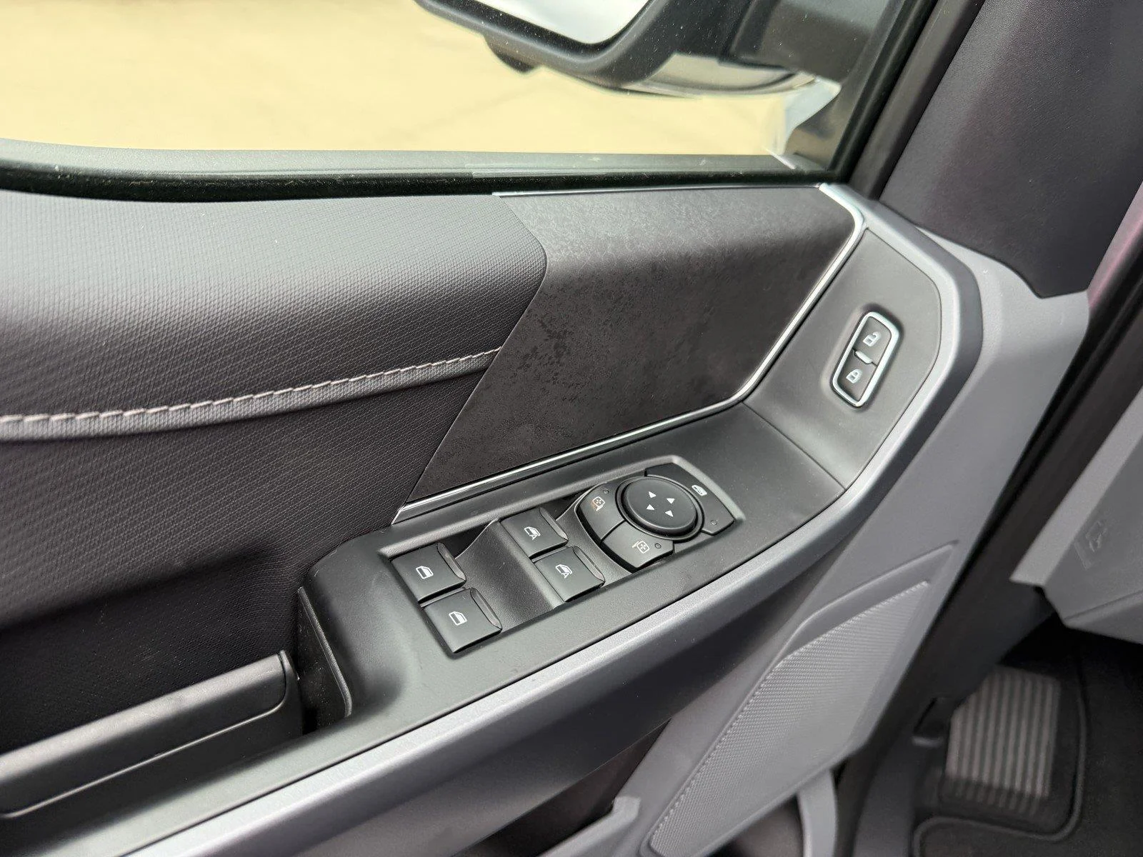 New 2026 Iconic Silver Metallic Ford XLT image 11