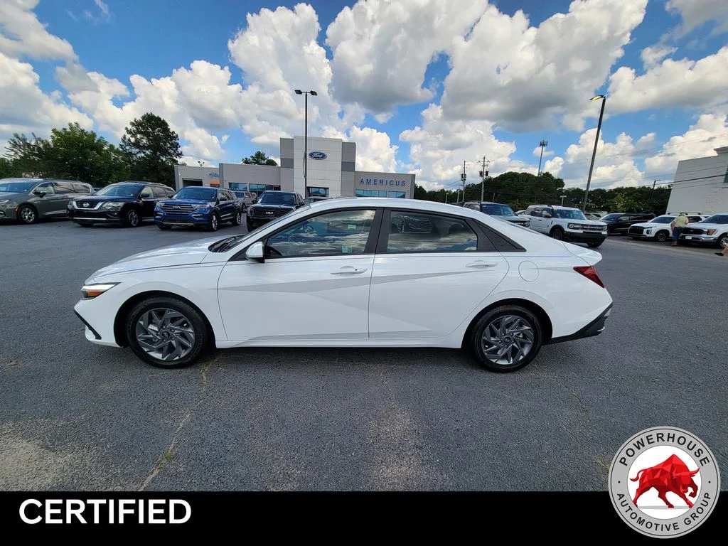 Used 2024 White Hyundai SEL image 3
