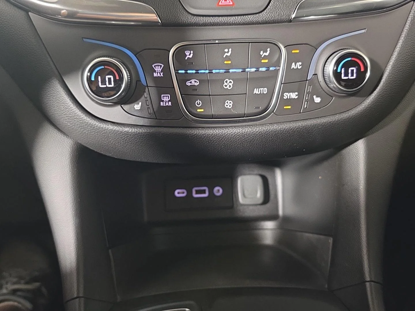 Used 2019 Iridescent Pearl Tricoat Chevrolet LT image 16