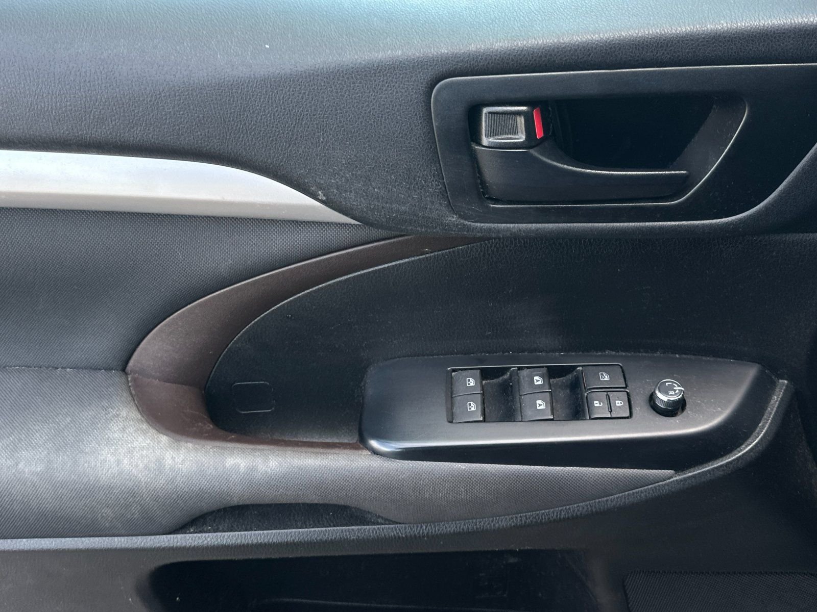 Used 2017 Celestial Silver Metallic Toyota LE image 10