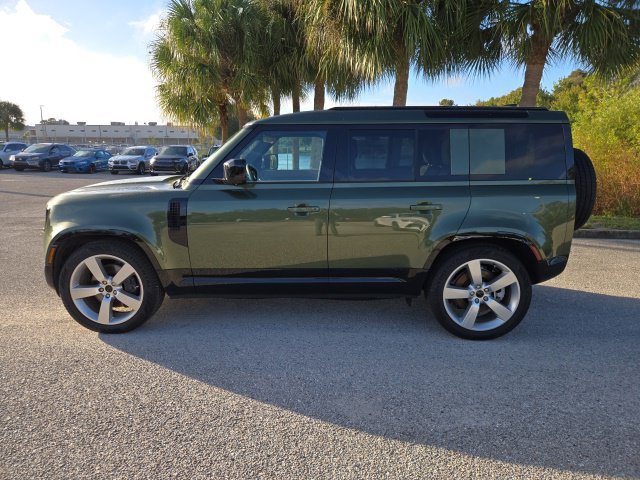 Used 2026 Woolstone Green Metallic Land Rover X-Dynamic SE image 2