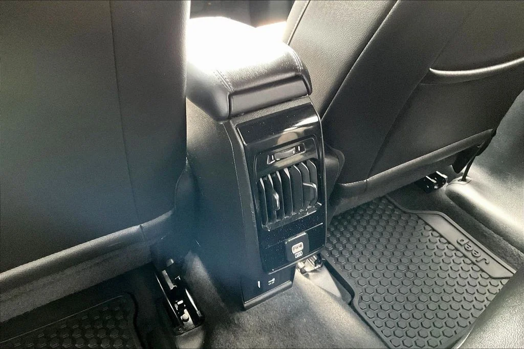 Used 2025 White Jeep Trailhawk image 13