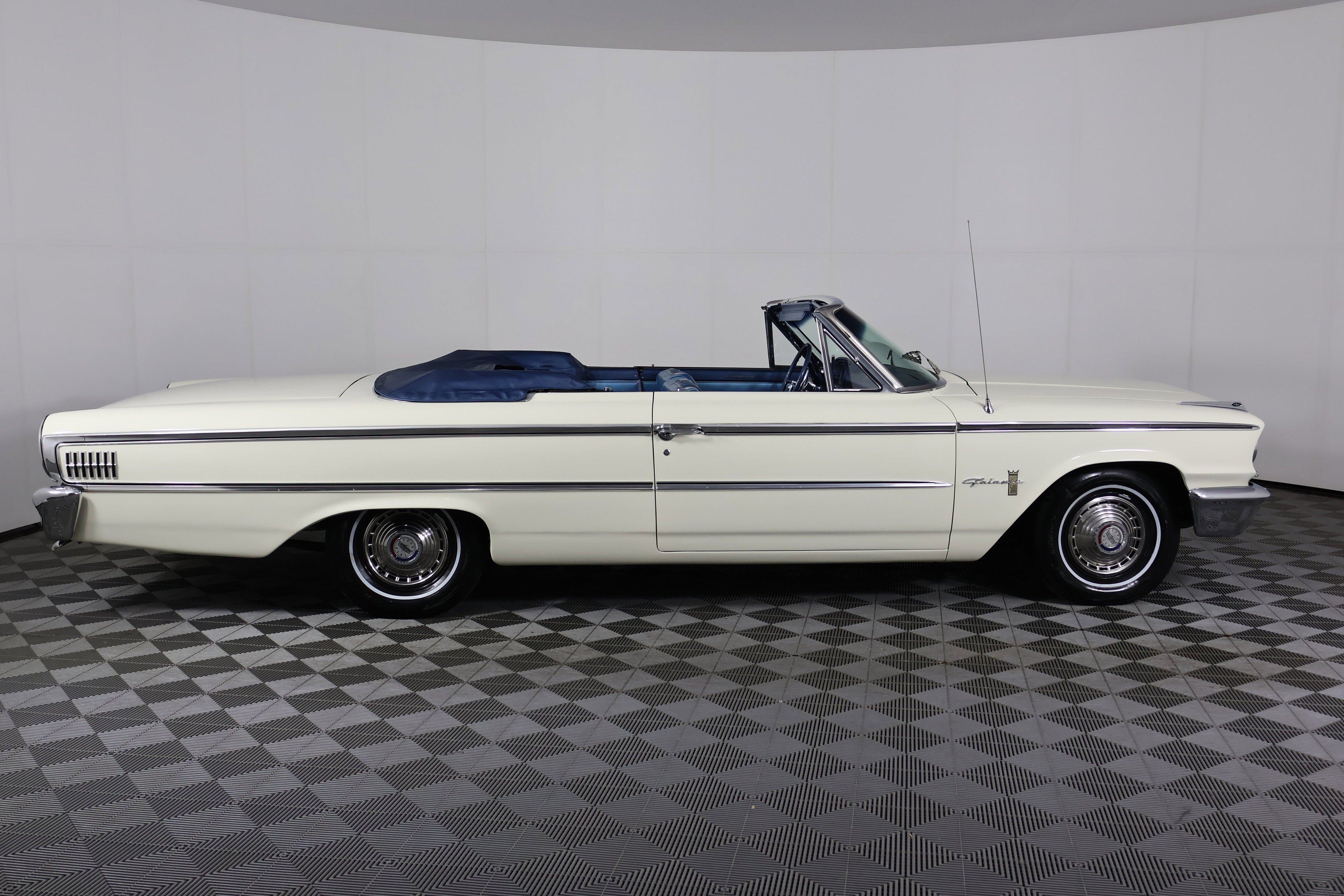 Used 1963 White Ford  image 19
