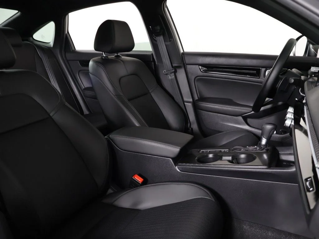 Used 2025 Platinum White Pearl Honda Sport Touring image 32