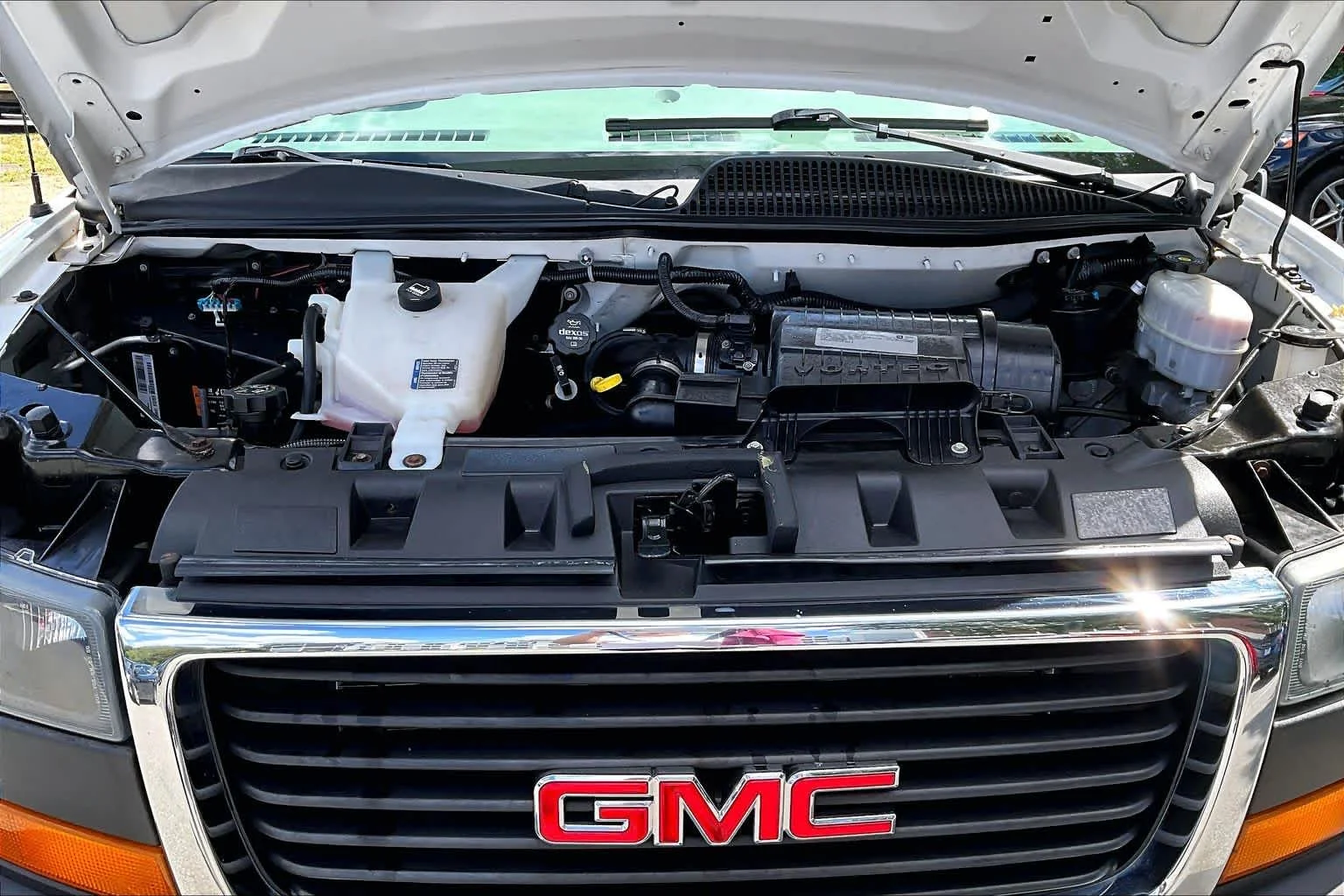Certified Used 2020 Summit White GMC  image 29