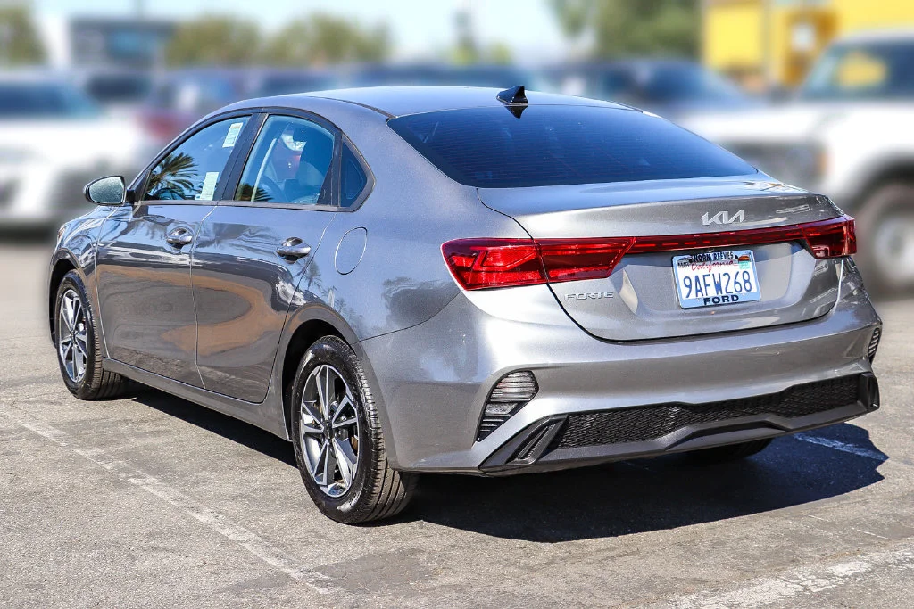Used 2022 Gray Kia LXS image 9