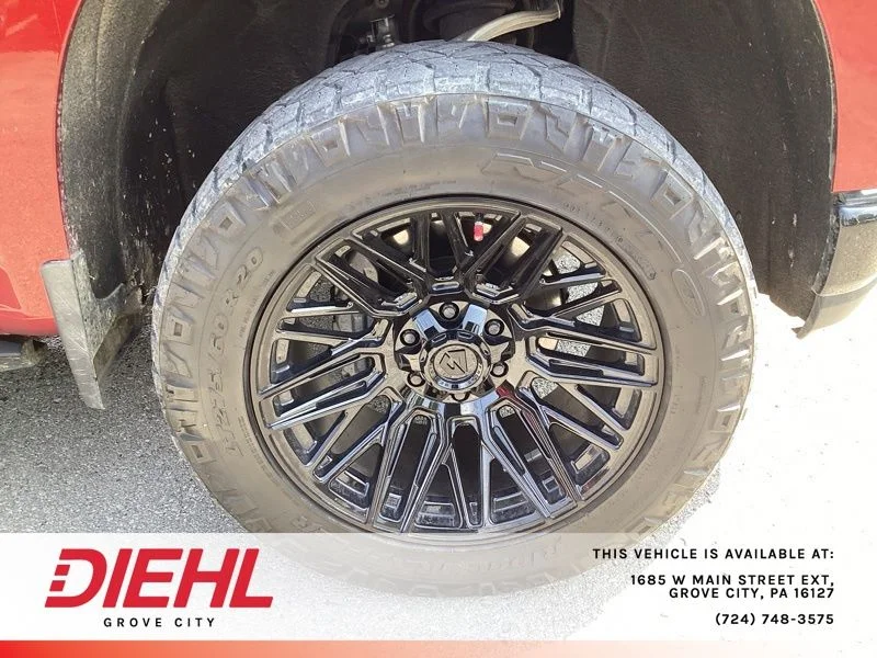 Used 2021 Red Chevrolet Custom Trail Boss image 9