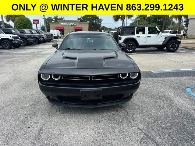 Used 2017 Black Dodge SXT image 6