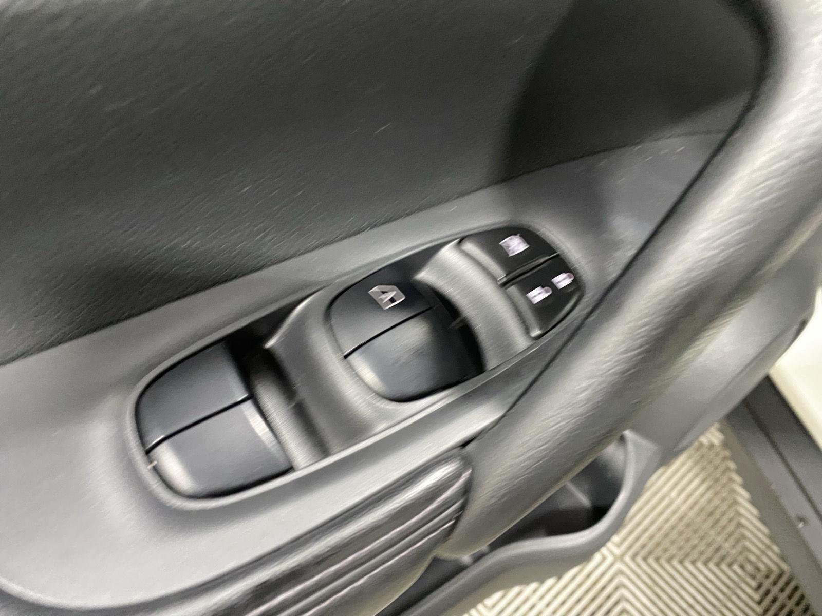 Used 2017 Pearl White Nissan SL image 17