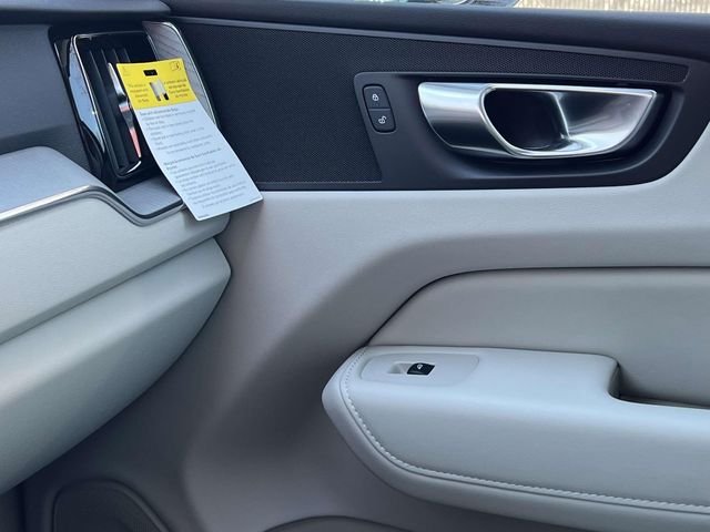 2025 Volvo XC60 Plus - Photo 35