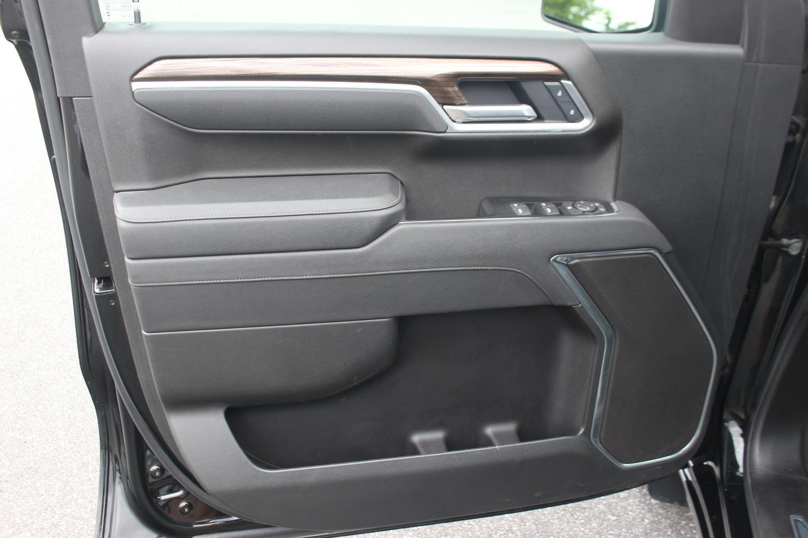 Used 2025 Black Chevrolet LT image 13
