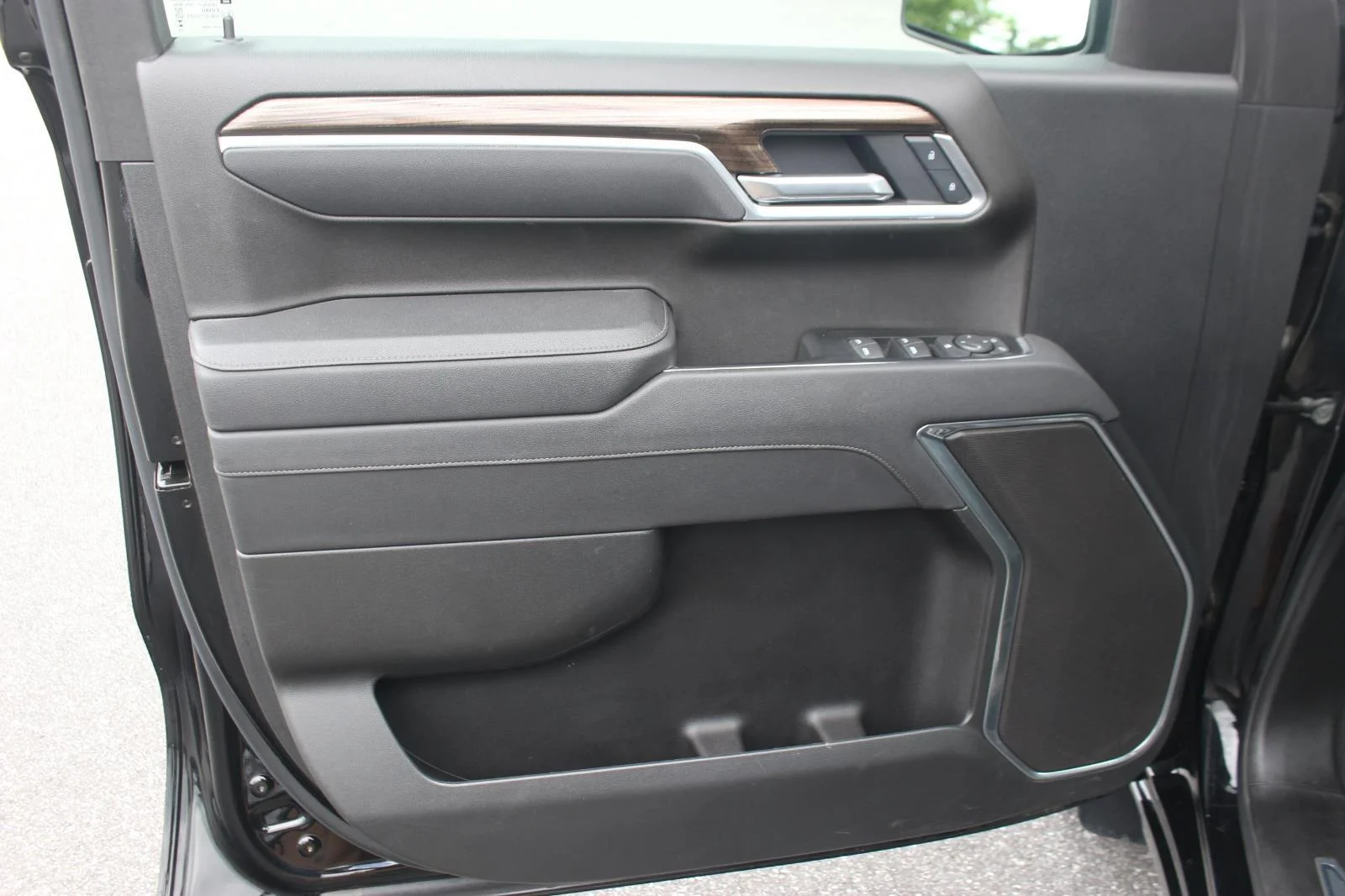 Used 2025 Black Chevrolet LT image 13