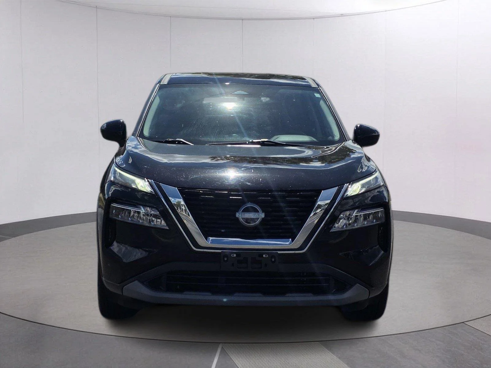Used 2023 Super Black Nissan SV image 2