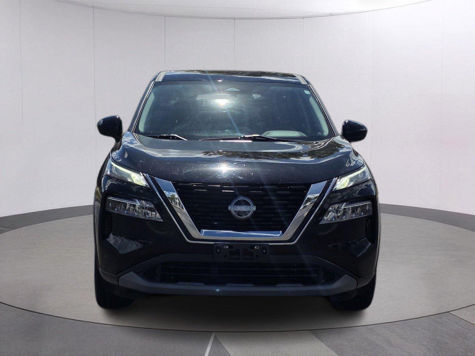 Used 2023 Super Black Nissan SV image 2