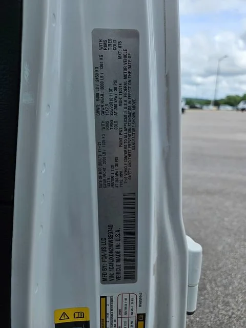 Used 2021  Jeep Unlimited Sport Altitude image 30