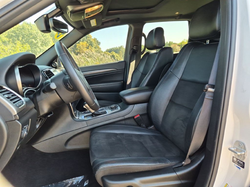 Used 2022 White Jeep Laredo X image 11