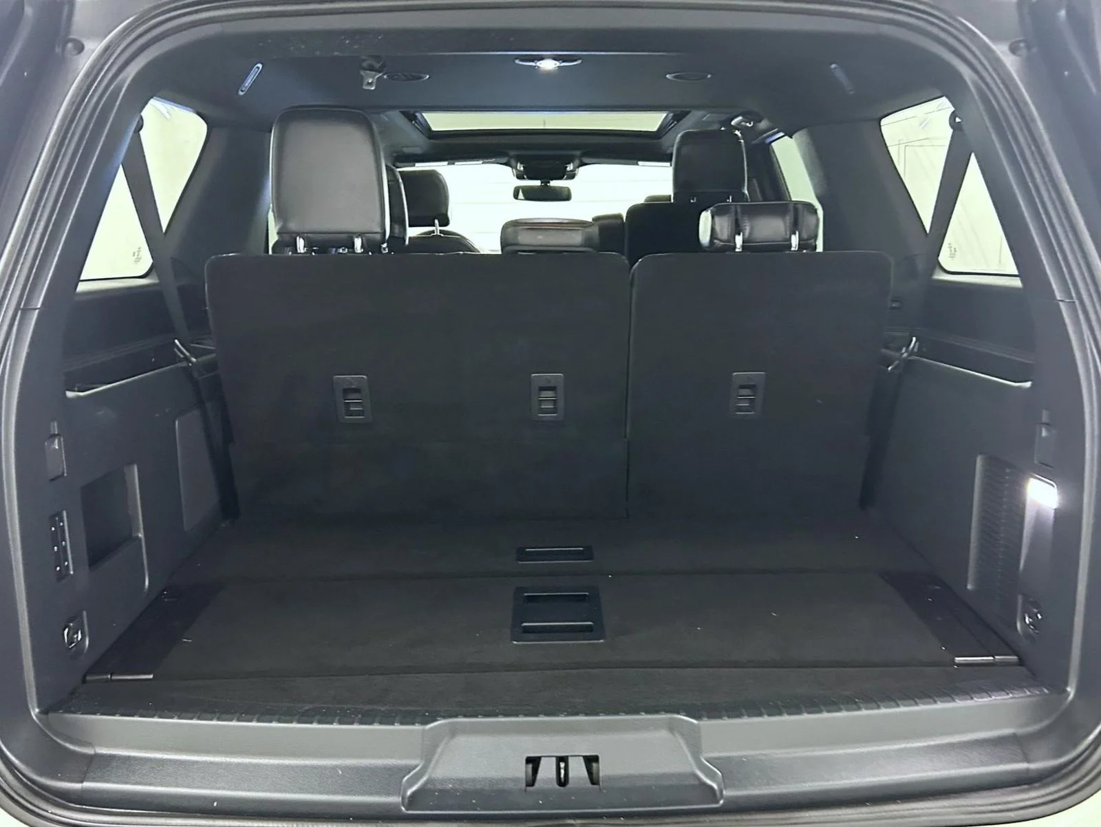 Used 2024 White Ford Platinum image 25