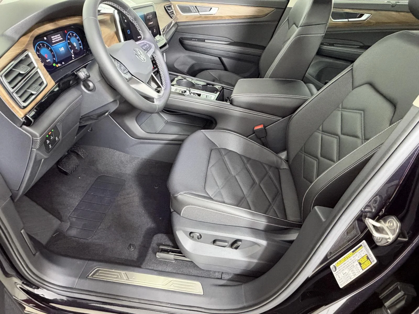 New 2026 Deep Black Pearl Volkswagen 2.0T SE w/Technology image 9