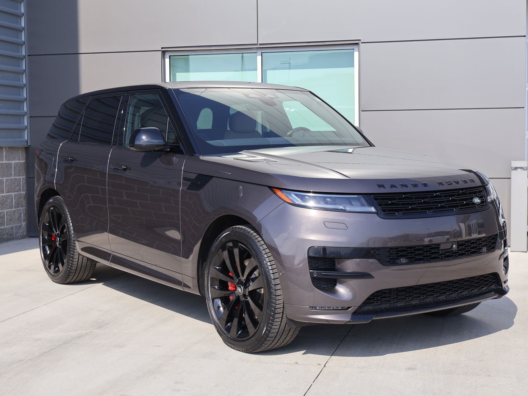 Used 2025 Charente Grey Prem Met Land Rover Dynamic SE image 3