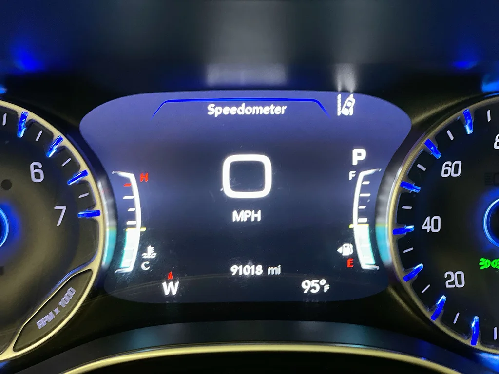 Used 2019 Brilliant Black Crystal Pearl Coat Chrysler Limited image 12