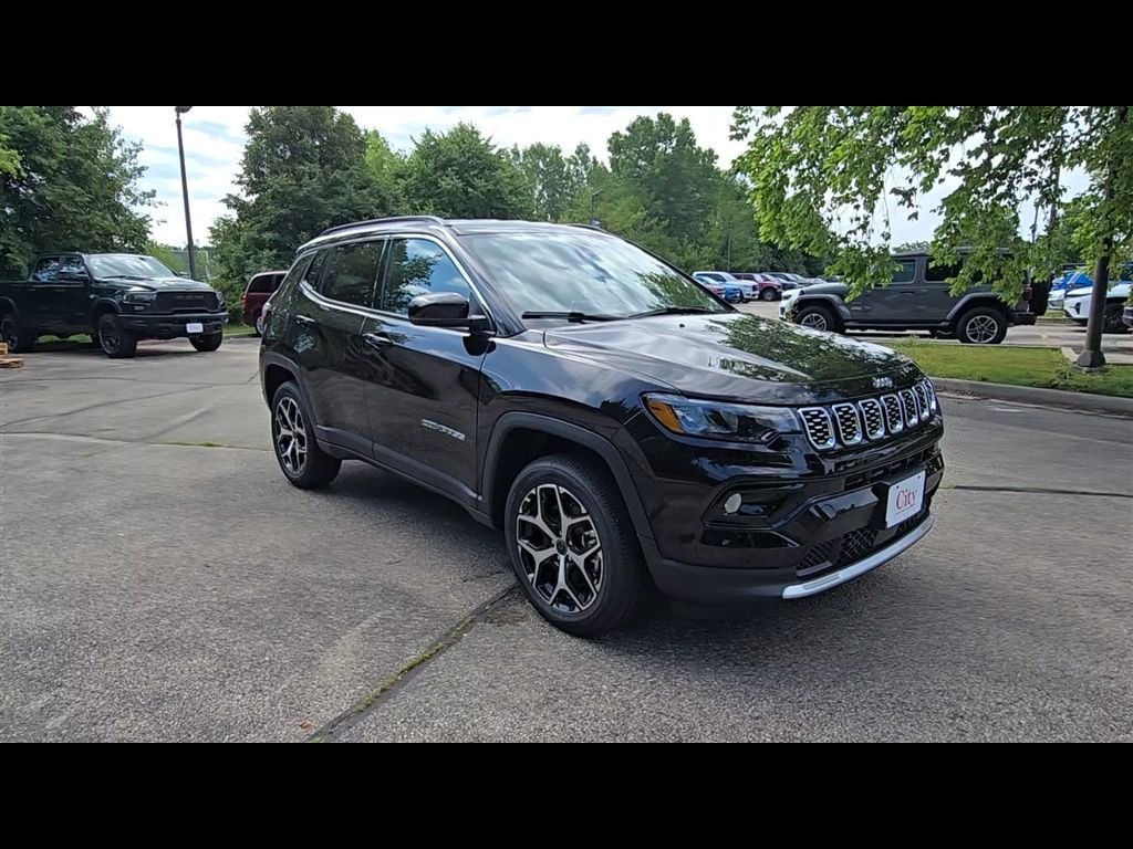 New 2026 Diamond Black Crystal Pearl-Coat Exterior Paint Jeep Limited image 2
