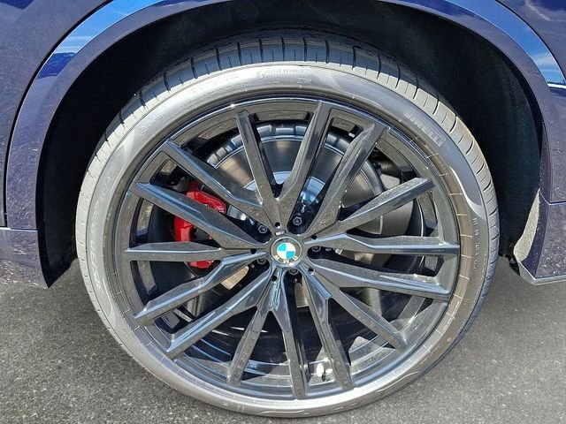 New 2026 Tanzanite Blue II Metallic BMW M60i image 8
