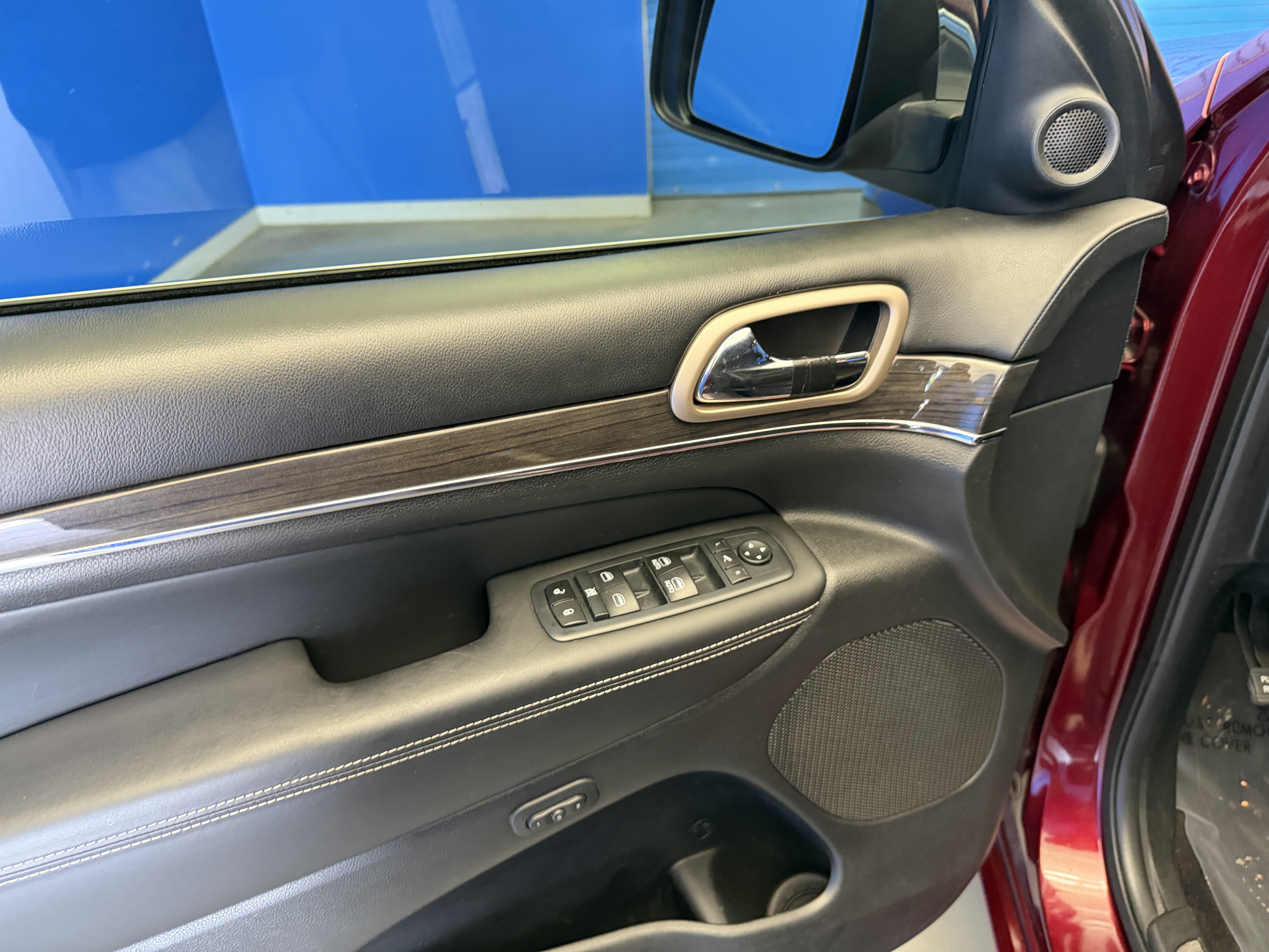 Used 2017 Velvet Red Pearlcoat Jeep Overland image 10
