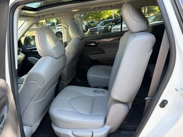 Used 2021 Blizzard Pearl Toyota Hybrid Platinum image 22