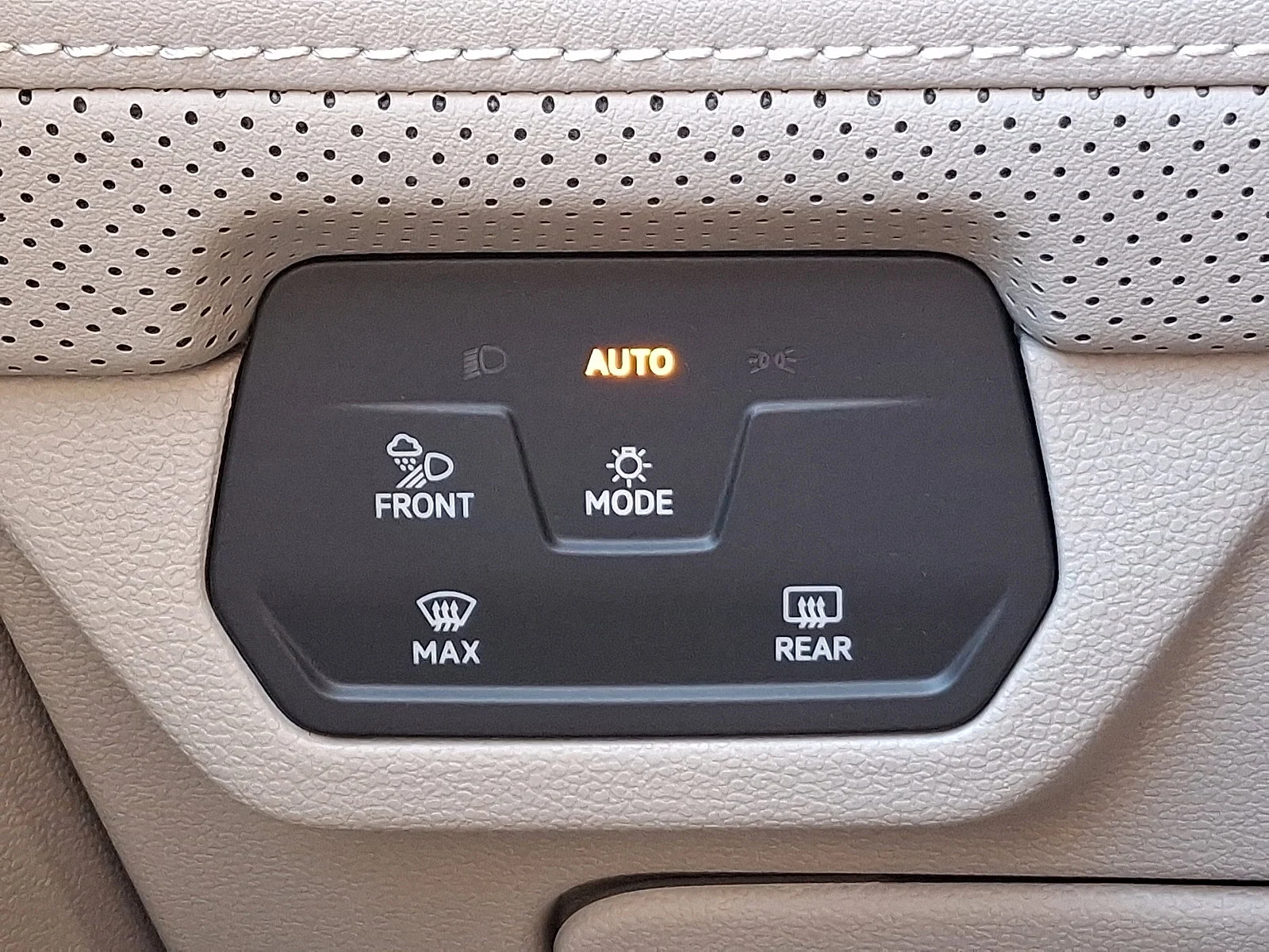 New 2026 Silver Mist Metallic Volkswagen 2.0T SE with Technology image 19