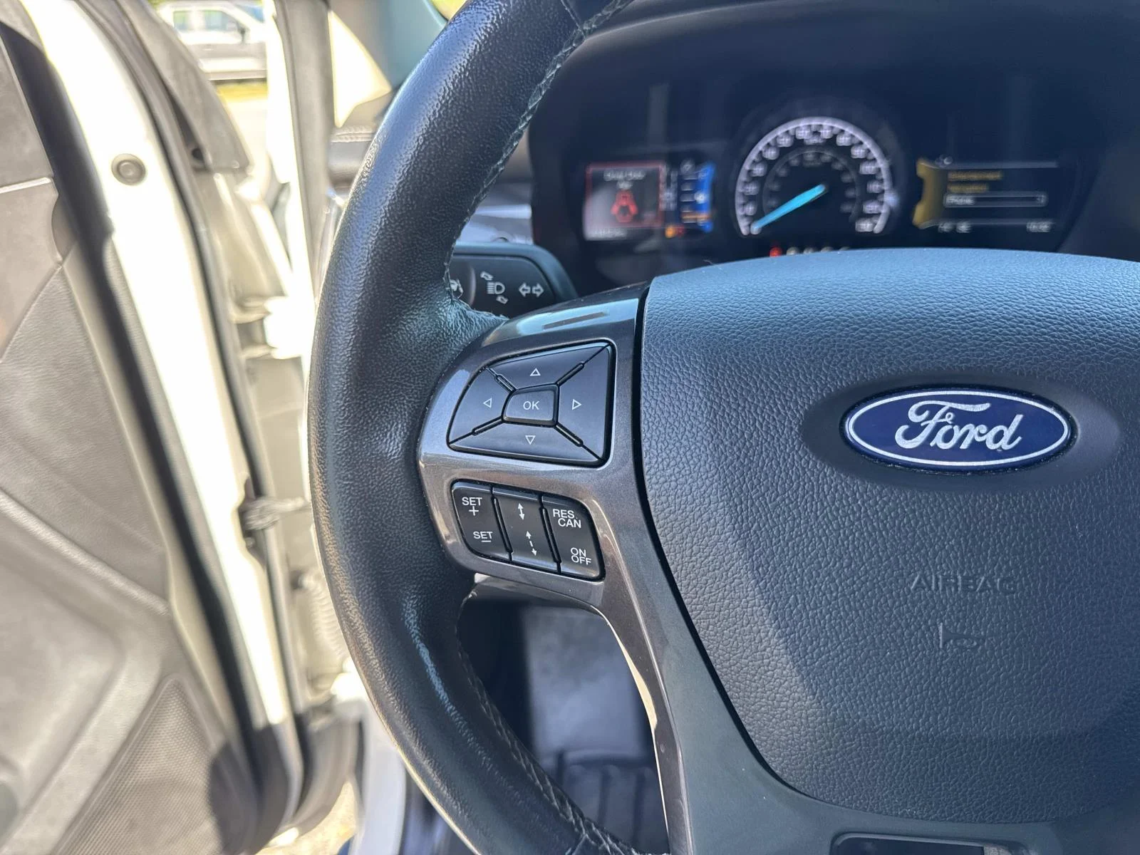 Certified Used 2020 White Platinum Tri-Coat Metallic Ford LARIAT image 22