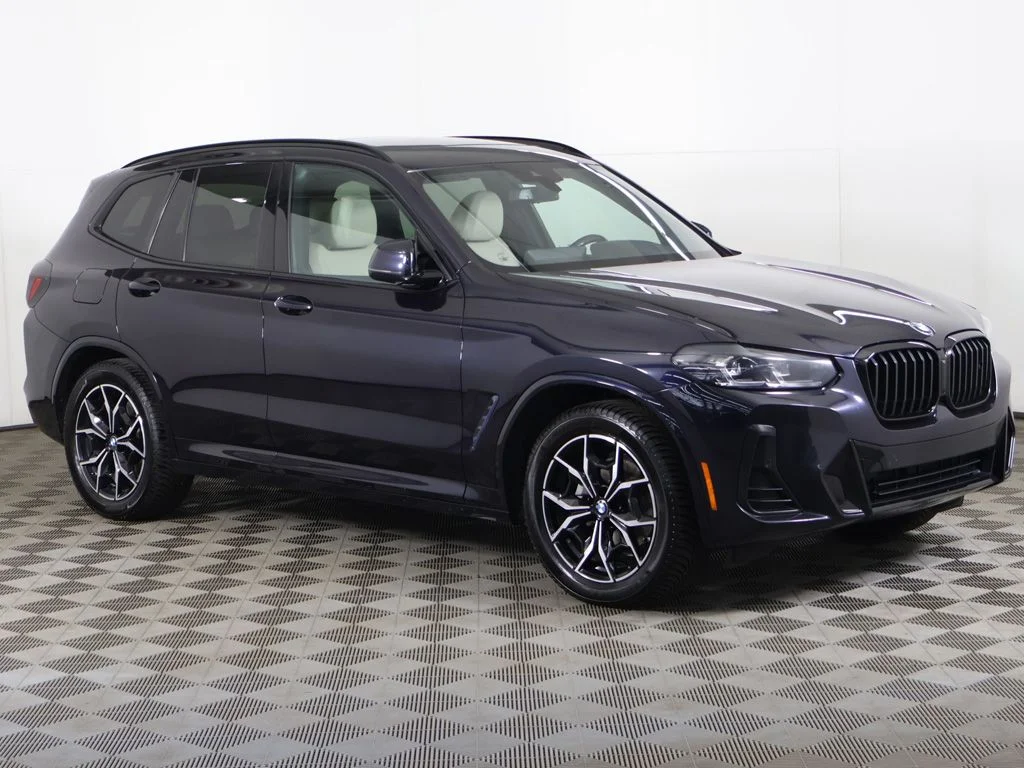 Used 2022 Carbon Black Metallic BMW xDrive30i image 2