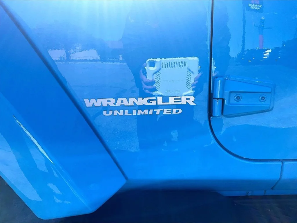 Used 2017 Blue Jeep Unlimited Sahara image 9