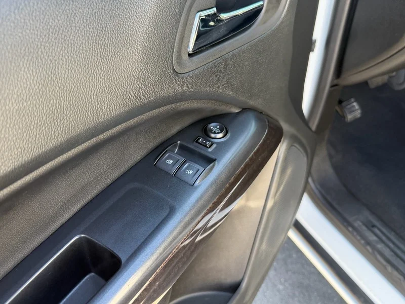 Used 2022 Summit White GMC Elevation image 18