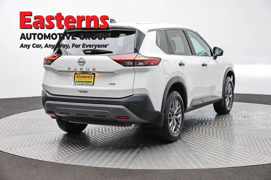 Used 2023 White Nissan S image 5
