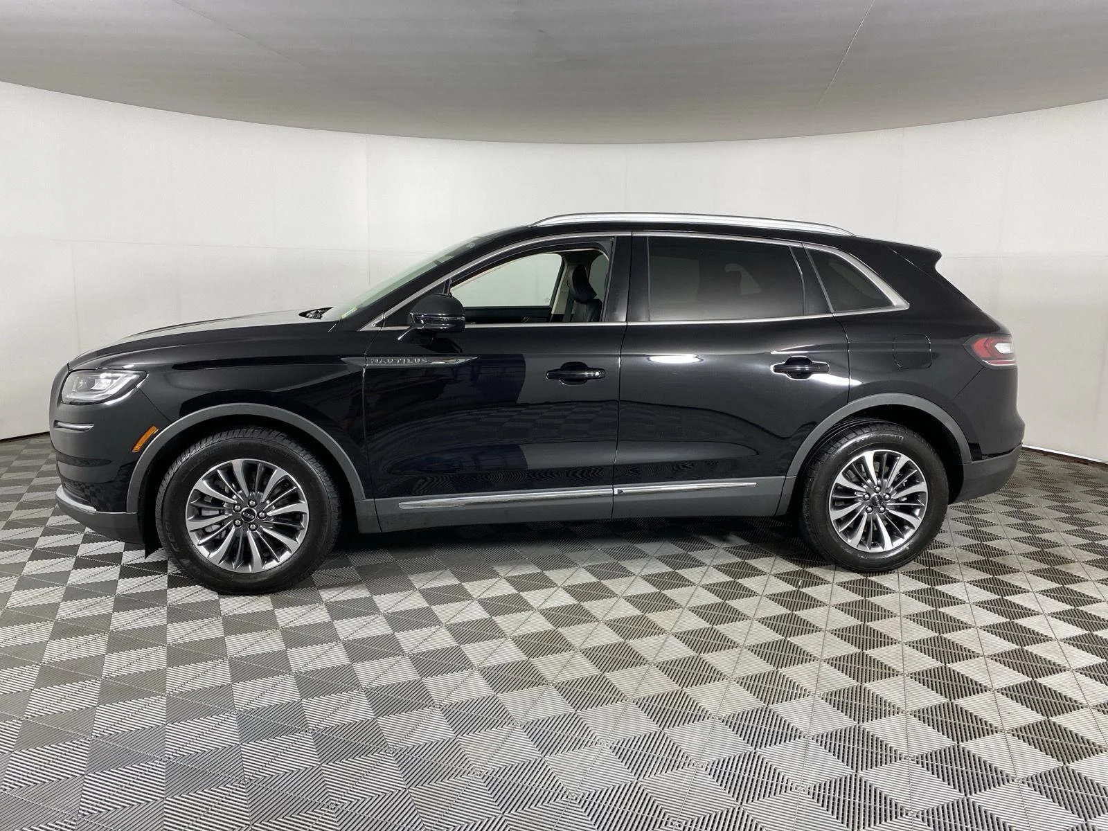 Used 2023 Infinite Black Lincoln Reserve image 7