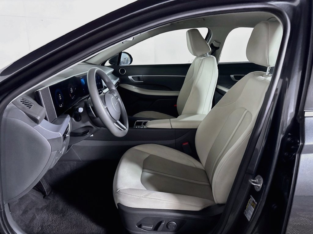 Used 2025 Gray Hyundai SEL image 11