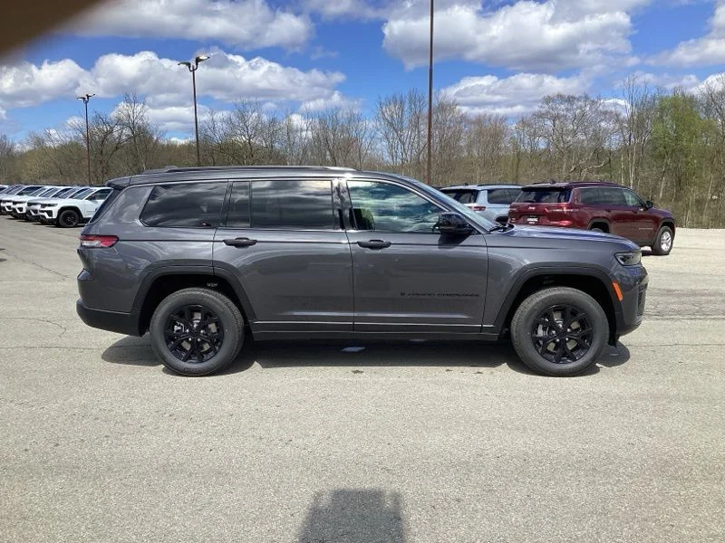 New 2026 Baltic Gray Metallic Clear-Coat Exterior Paint Jeep Altitude image 8