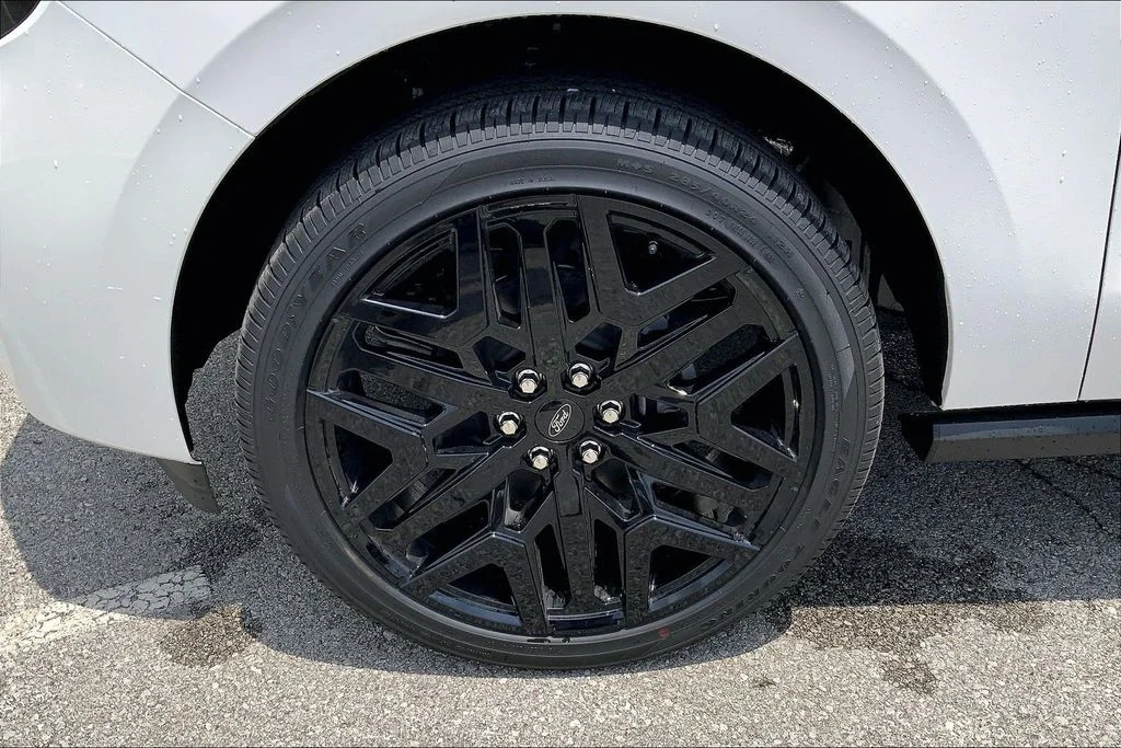 New 2026 Star White Metallic Tri-Coat Ford Platinum image 19