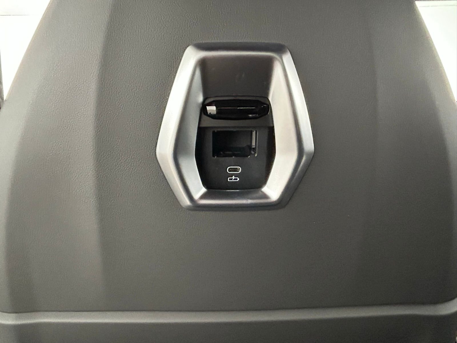 New 2026 Mineral White Metallic BMW Label image 58