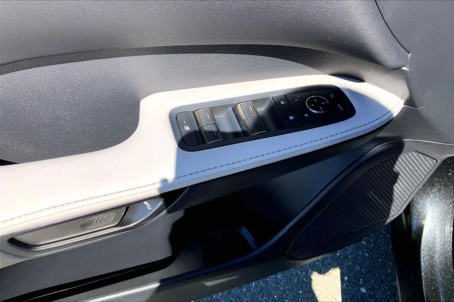 Certified Used 2024 CAVIAR Lexus Premium Plus image 36