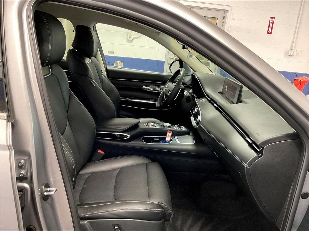 Used 2025 Silver Genesis 2.5T image 11