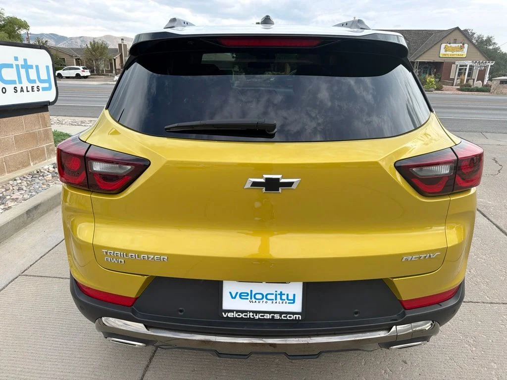Used 2025 Yellow Chevrolet ACTIV image 4