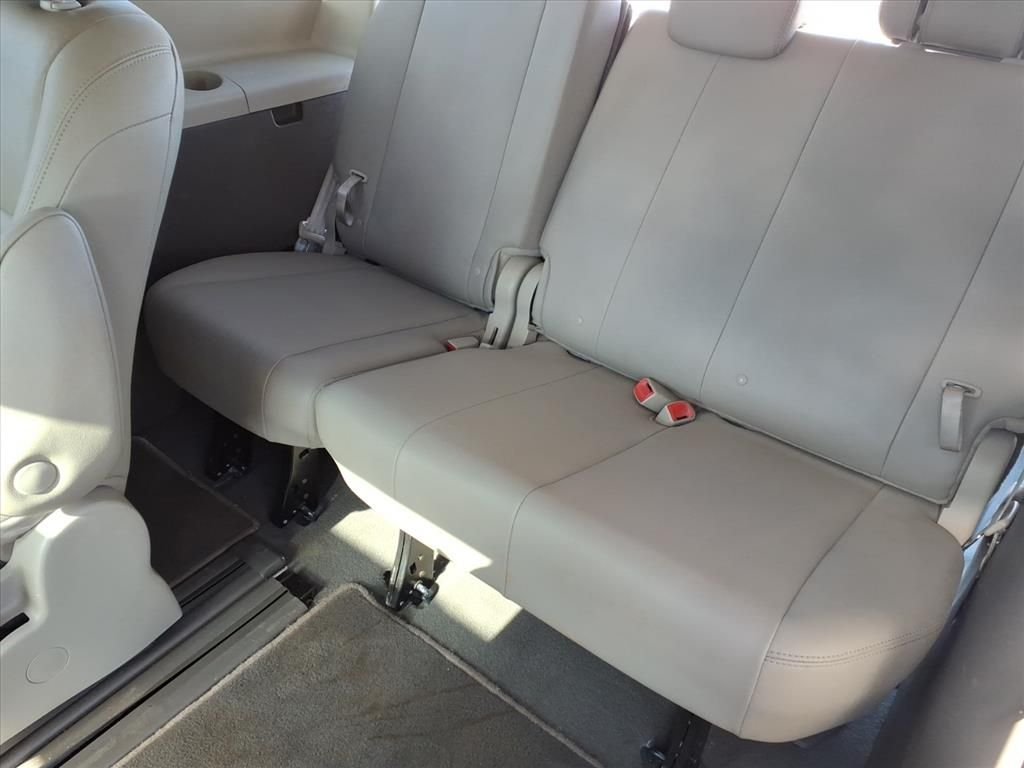 Used 2020 Beige Toyota XLE image 17