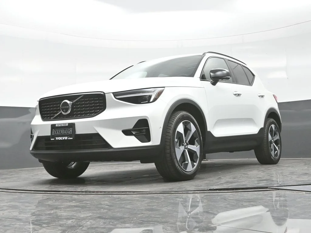 New 2026 Crystal White Volvo Plus image 23