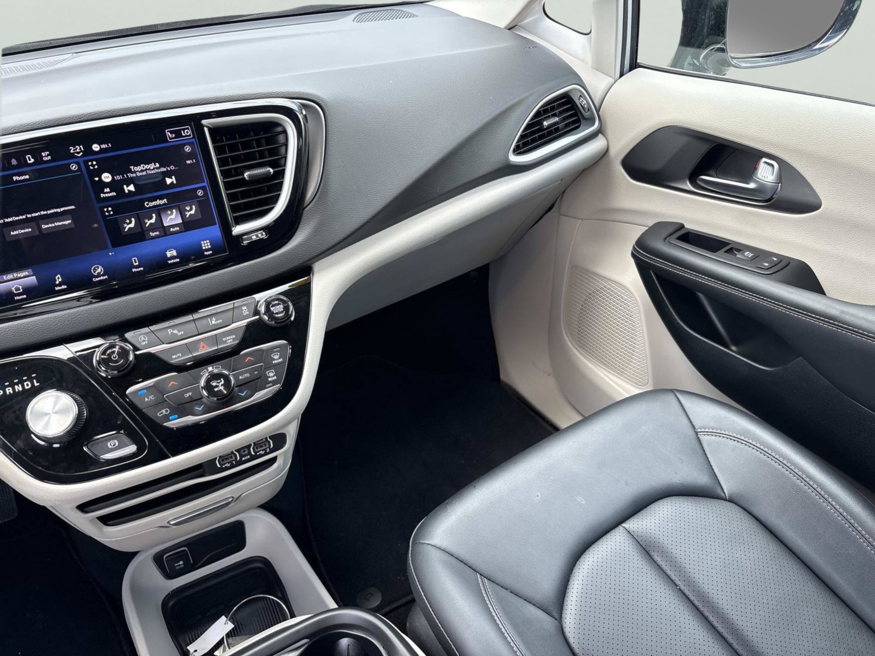 2024 Chrysler Pacifica Touring L - Photo 12